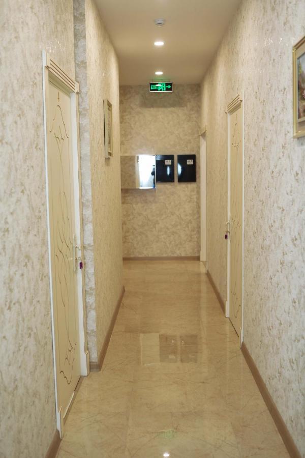 Midcity Hotel Baku Exteriör bild