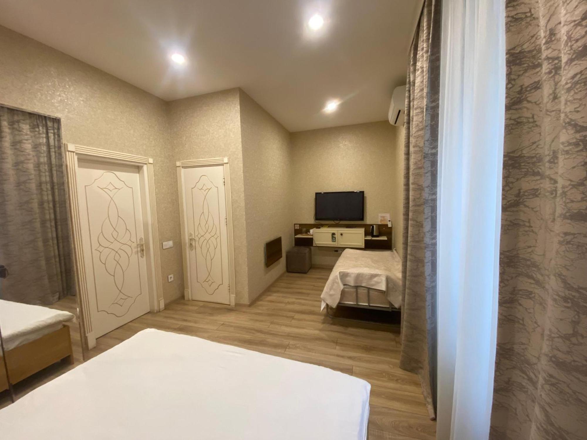 Midcity Hotel Baku Exteriör bild